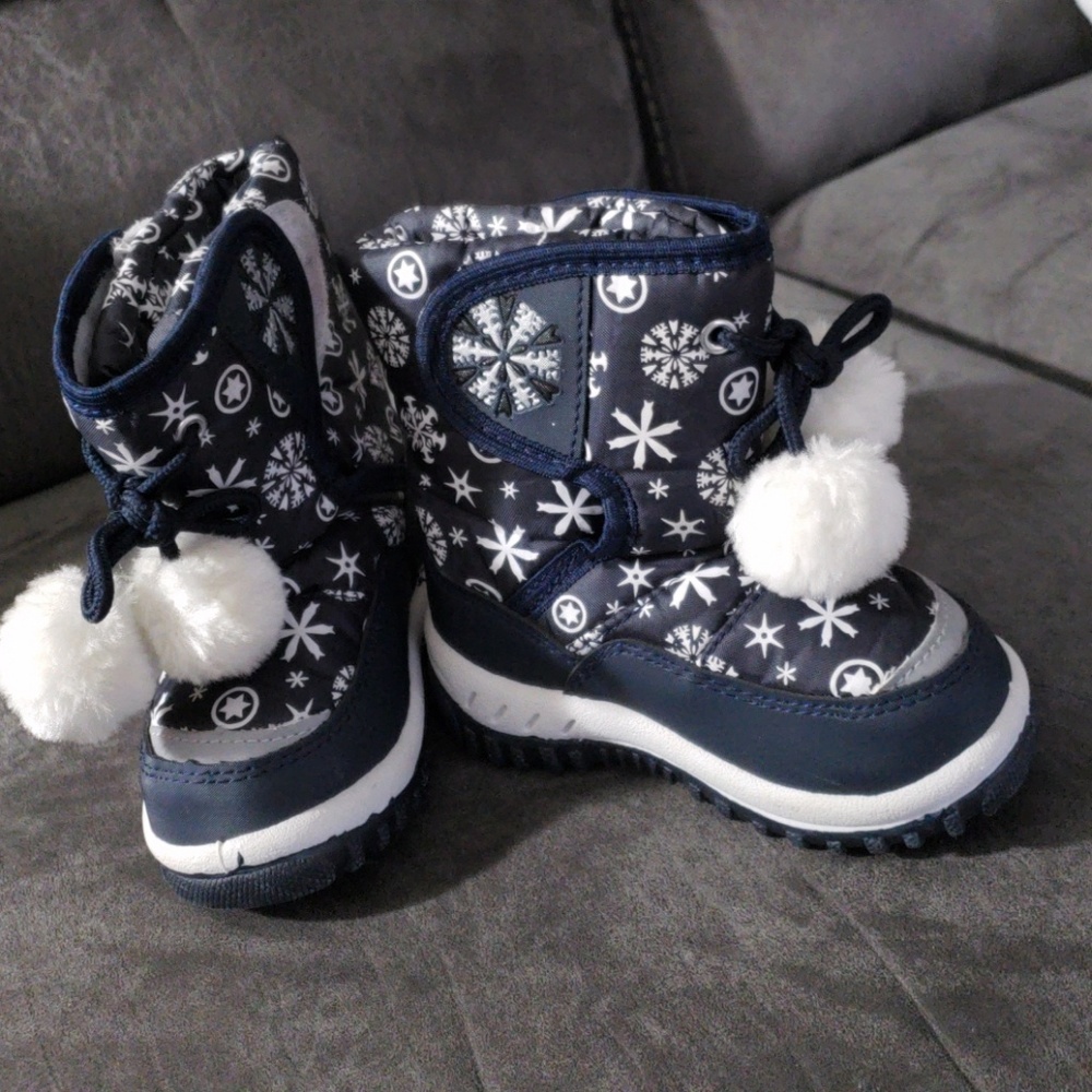 Navy blue with snowflakes baby boots